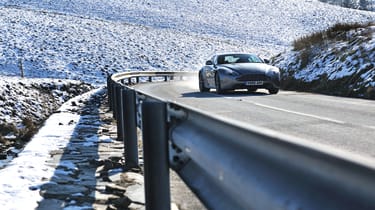 Aston Martin V8 Vantage S 